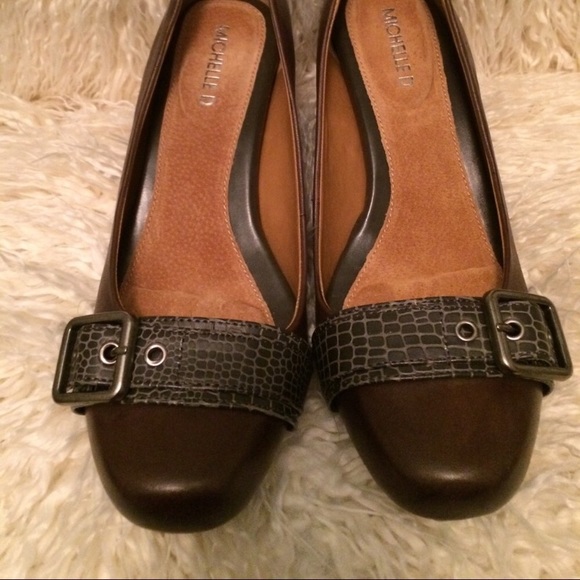Michelle D buckle toe brown leather pumps size 9 - Picture 3 of 8